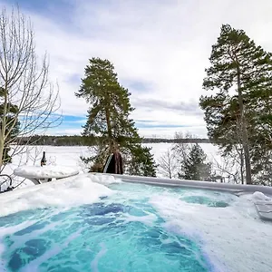 Villa Relaxing Oasis With Jacuzzi - Amazing View & Private Pier, Stockholm